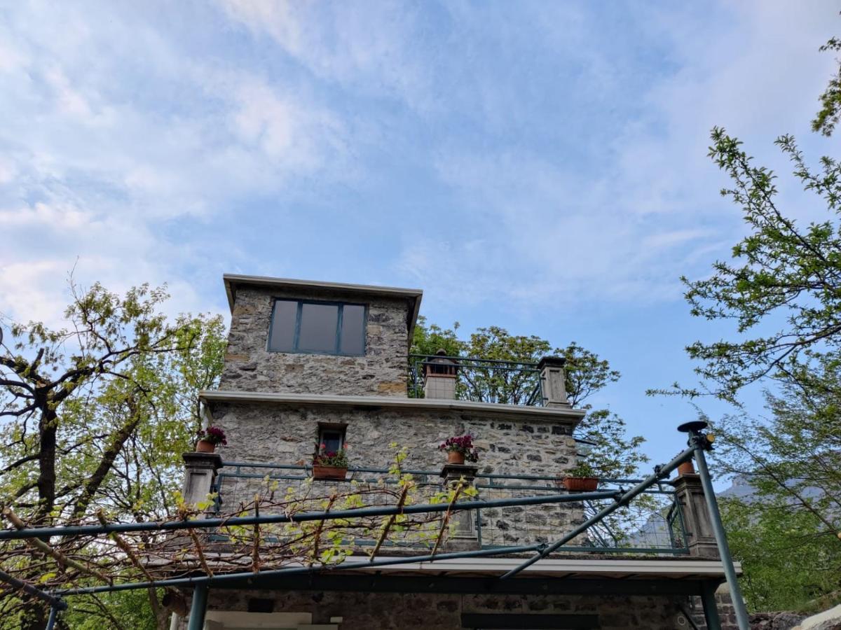 La Casetta Nel Bosco - Hot Tube And Sauna Lierna Kültér fotó