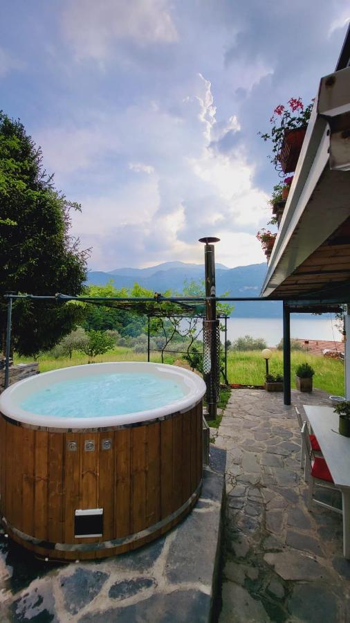La Casetta Nel Bosco - Hot Tube And Sauna Lierna Kültér fotó
