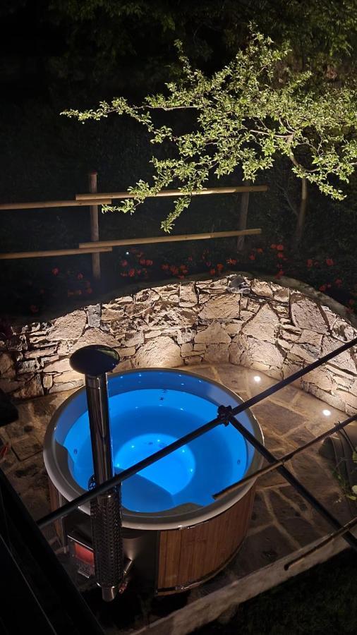 La Casetta Nel Bosco - Hot Tube And Sauna Lierna Kültér fotó